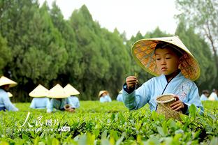 六台主持人：如果在美国踢也有助拿到FIFA最佳，那C罗也该进候选